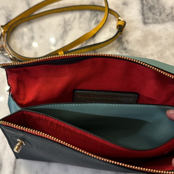 Sondra Roberts color-block convertable crossbody/clutch - Picture 7 of 14